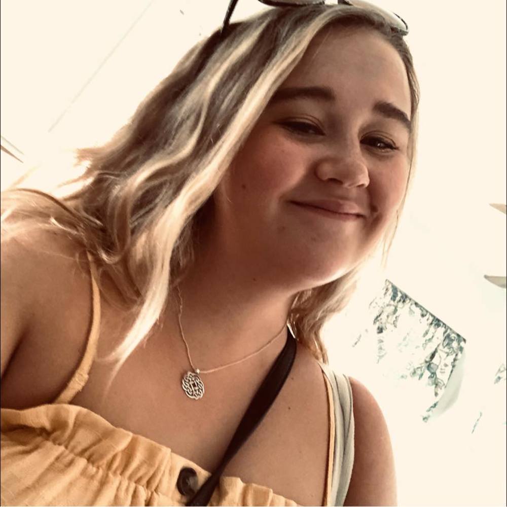 Meet your Posher, Aine